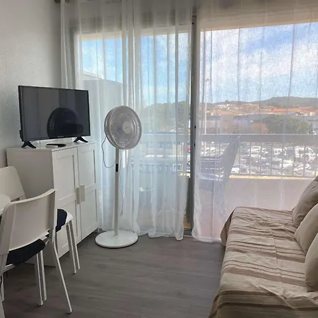T1 A 5 Min Des Thermes, 2*, Balcon, Cuisine Equipee, Proche Commerces - Fr-1-553-179 Апартаменты Баларук-ле-Бен