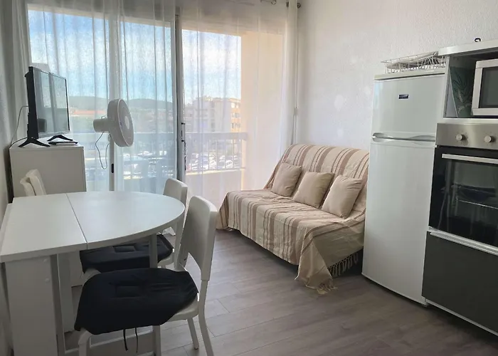 Διαμέρισμα T1 A 5 Min Des Thermes, 2*, Balcon, Cuisine Equipee, Proche Commerces - Fr-1-553-179 *